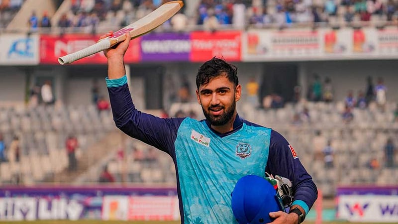 সেঞ্চুরি এবার করেই ফেললেন ইসাখিল