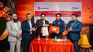 আইএফআইসি ব্যাংক ও ‘শপিং ব্যাগ’ সুপারমার্কেটের চুক্তি
