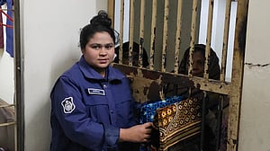 হাজতখানায় আসামিদের জায়নামাজ বিতরণ