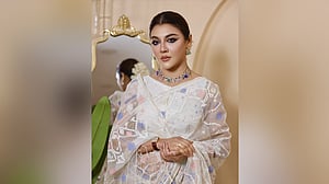 অকারণে মোবাইল ব্যবহার না করার পরামর্শ জয়ার