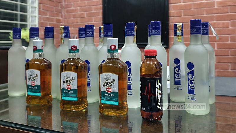 জাবির হল থেকে ২০ বোতল বিদেশি মদ জব্দ