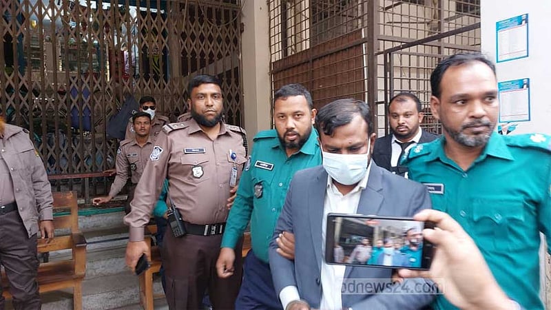 চাচাকে বাবা বানিয়ে মুক্তিযোদ্ধা কোটায় চাকরি, জনপ্রশাসনের কামাল কারাগারে