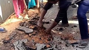 খাগড়াছড়িতে হাতের টানেই উঠে যাচ্ছে সড়কের কার্পেটিং