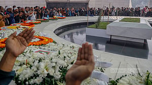 খালেদা জিয়ার কবরে ভিড়
