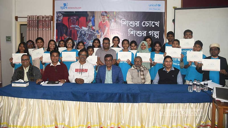 খুলনায় শিশু সাংবাদিকতার কর্মশালা শেষে সনদ বিতরণ