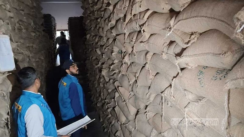 কুড়িগ্রামে আড়াই কোটি টাকার খাদ্য লোপাটের চেষ্টা, দুদকের অভিযান