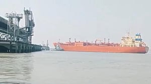 কর্ণফুলী চ্যানেলে নিয়ন্ত্রণ হারাল এলপিজিবাহী জাহাজ, শেষ মুহূর্তে রক্ষা
