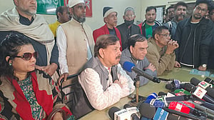 প্রচারে ‘বাধা ও হুমকি’ দিচ্ছে বিএনপি: মান্না
