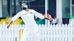 দারুণ এক মাইলফলক ছুঁয়ে মুরালিধারান-হেরাথদের ক্লাবে মালিন্দা
