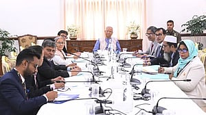 গভীর সমুদ্রে গবেষণা ও সমস্যা চিহ্নিত করতে প্রধান উপদেষ্টার তাগিদ
