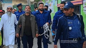 ফতুল্লায় প্যারোলে মুক্তি পেয়ে মায়ের জানাজায় আওয়ামী লীগ কর্মী