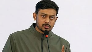 মির্জা আব্বাসকে ‘হুমকি’, পাটওয়ারীকে আদালতে হাজির হতে সমন