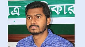 হলফনামা: গণঅধিকারের নুরের বছরে আয় ২০ লাখ টাকা