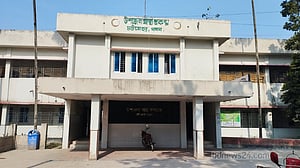 পাবনায় কর্তব্যরত নার্সকে স্বামীর ছুরিকাঘাত