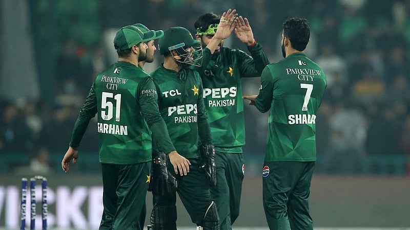 রেকর্ড গড়া জয়ে সিরিজ পাকিস্তানের