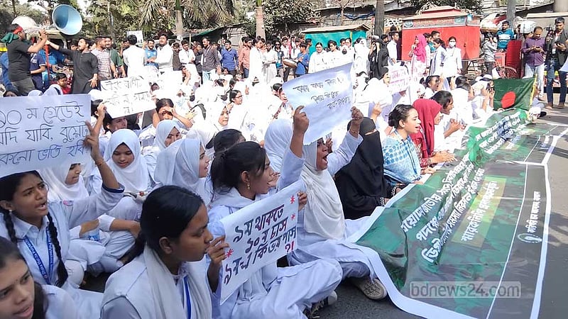 নির্বাচন ভবনের সামনে কারিগরি শিক্ষার্থীদের বিক্ষোভ, সিইসিকে স্মারকলিপি