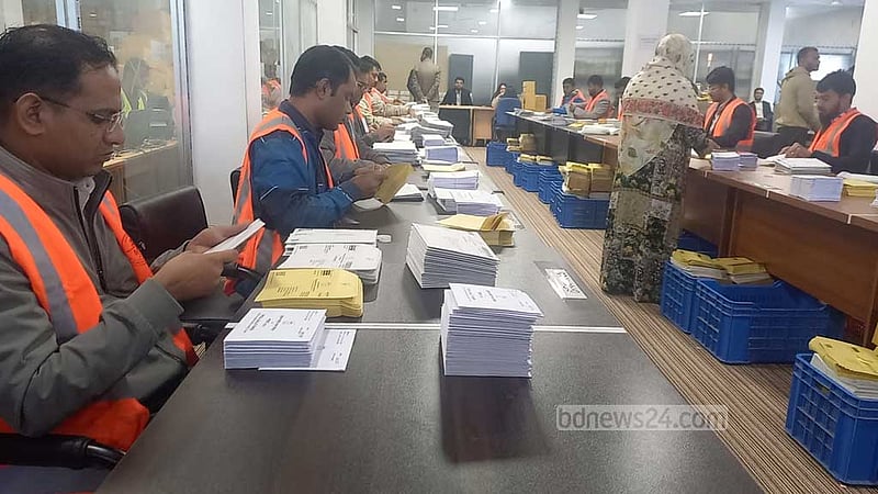 সাড়ে ৭ লাখ প্রবাসী ভোটে প্রভাব ফেলবেন কতটা?