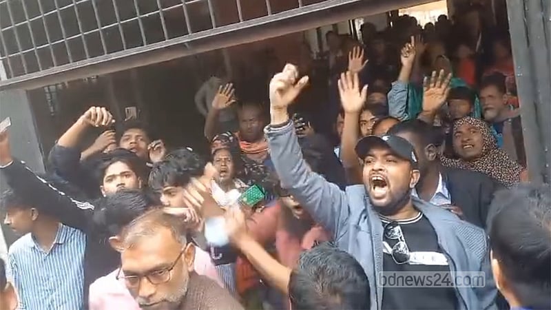 আদালত চত্বরে ‘জয় বাংলা’ ‌স্লোগান, গ্রেপ্তার ৫