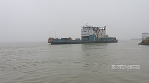 কুয়াশা: ৭ ঘণ্টা পর পাটুরিয়া-দৌলতদিয়া ফেরি চালু