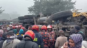 পুঠিয়ায় বাজারে ঢুকে উল্টাল বালুবাহী ট্রাক, নিহত ৪