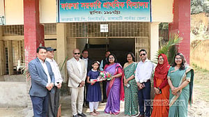 রাঙ্গামাটির দুর্গম পাহাড়ে ভোটের বার্তা নিয়ে জেলা প্রশাসক