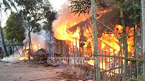 সংখ্যালঘুদের ওপর সহিংসতার ৬৪৫ ঘটনায় ‘সাম্প্রদায়িক উপাদান’ ৭১টিতে: প্রধান উপদেষ্টার দপ্তর