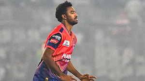 দুই ছক্কার পর দুই উইকেট, তৃতীয়বার ম্যাচ-সেরা রিপন