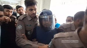 ‘মব করে’ স্বজনদের সামনে মারধর করা হয়েছে: আদালতকে রিপন