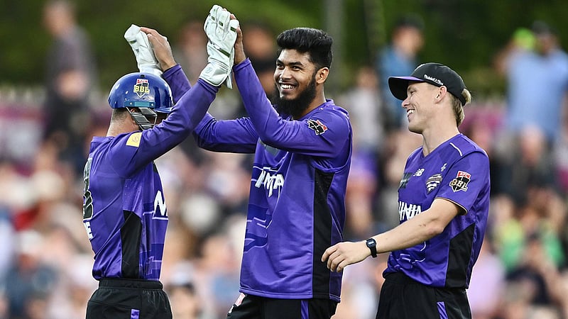 দুর্দান্ত বোলিংয়ে রিশাদের ৩ উইকেট