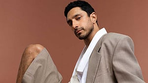 বন্ড হতে চান রিজ আহমেদ, আটকাচ্ছে কোথায়