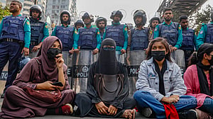 ফের সড়কে সাত কলেজ শিক্ষার্থীরা