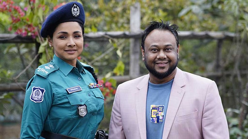 ‘রক্তছায়া’: প্রথমবার পুলিশের চরিত্রে রুনা খান