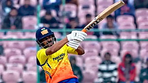 ধ্বংসস্তূপে দাঁড়িয়ে রেকর্ডের মালা সাজিয়ে রুতুরাজের অপরাজিত ১৩৪