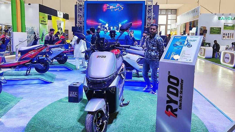 ইলেকট্রিক স্কুটার নিয়ে বাণিজ্য মেলায় ‘রাইডো’