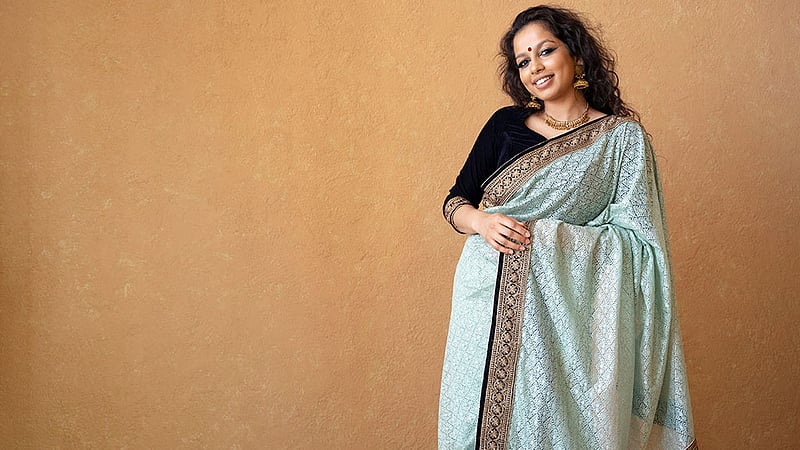 শীতে শাড়ির সাথে ফ্যাশনেবল ব্লাউজ