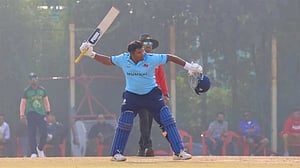 সারফারাজের রেকর্ডের পরও ২৪ রানে ৬ উইকেট হারিয়ে অবিশ্বাস্য হার