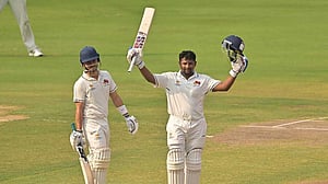 রানের স্রোতে এবার ঝড়ো ডাবল সেঞ্চুরি সারফারাজের
