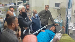 সাতক্ষীরায় বক্তব্যের সময় অসুস্থ হয়ে হাসপাতালে বিএনপি প্রার্থী হাবিব