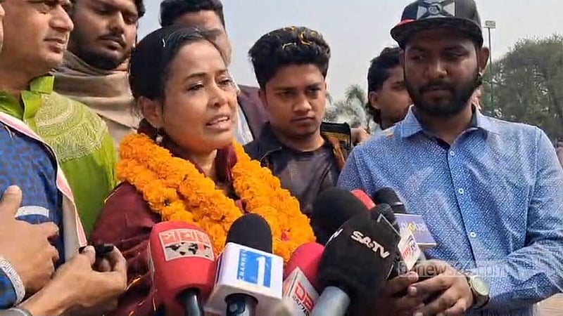 ঢাকা-১৯: জাতীয় স্মৃতিসৌধে ফুল দিয়ে প্রচারে এনসিপি প্রার্থী