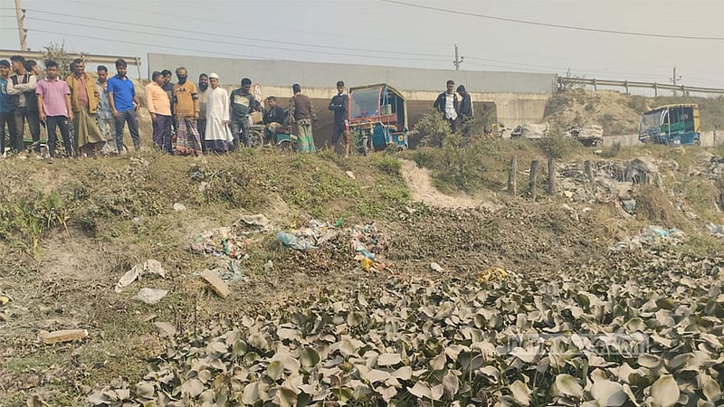 জলাশয়ে ভাসছিল যুবকের অর্ধগলিত মরদেহ