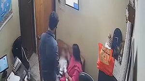 স্কুলে শিশু নির্যাতনে মামলা: আসামি ২ শিক্ষক পলাতক, স্কুল বন্ধ