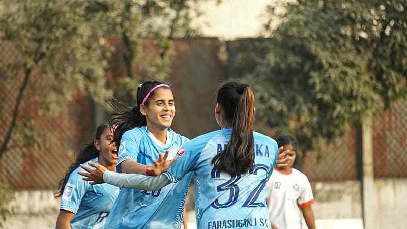 টানা চার হারের পর প্রথম জয় শিরোপাধারী নাসরিন একাডেমির