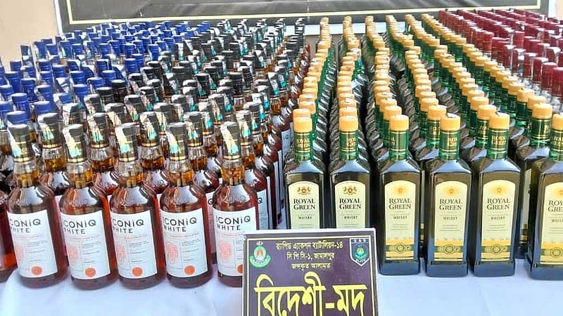 ট্রাকে তল্লাশি করে মিলল বিদেশি মদ, আটক ৩ ‘মাদক বিক্রেতা’