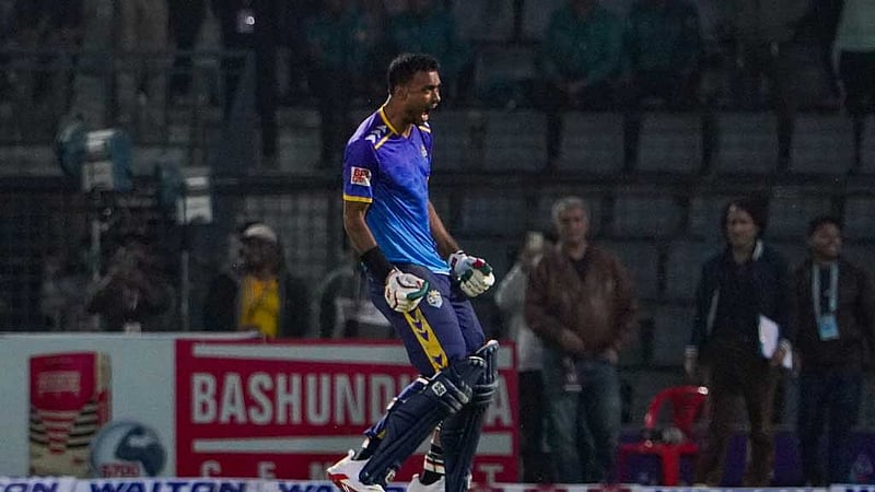 চার রানে চার উইকেট হারানো চট্টগ্রামের জয় শেষ বলের রোমাঞ্চে