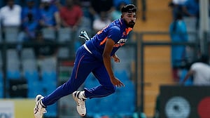 সিরাজকে দুর্ভাগা বললেন ডি ভিলিয়ার্স