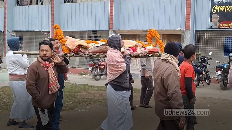 সিরাজগঞ্জে সৎকারে ‘বাধা দেওয়ায়’ লাশ নিয়ে বিক্ষোভ