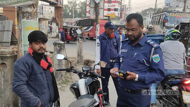 সিরাজগঞ্জে ট্রাফিক জরিমানায় ৩০ লাখের রেকর্ড