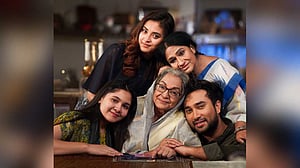 ‘সম্পর্কের গল্প’ দেখে দর্শকরা কাঁদছেন কেন