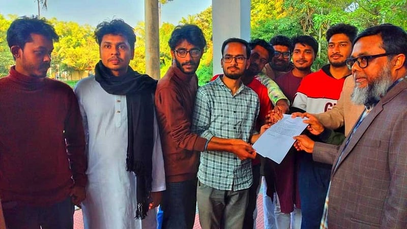 শাকসু: ইসিতে দেওয়া স্মারকলিপিতে শর্তহীন নির্বাচনের দাবি