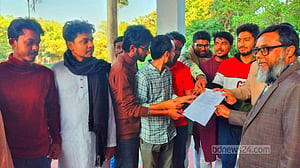 শাকসু নির্বাচন: স্মারকলিপি দিয়ে স্বাক্ষর প্রত্যাহারের আবেদন চার প্রার্থীর